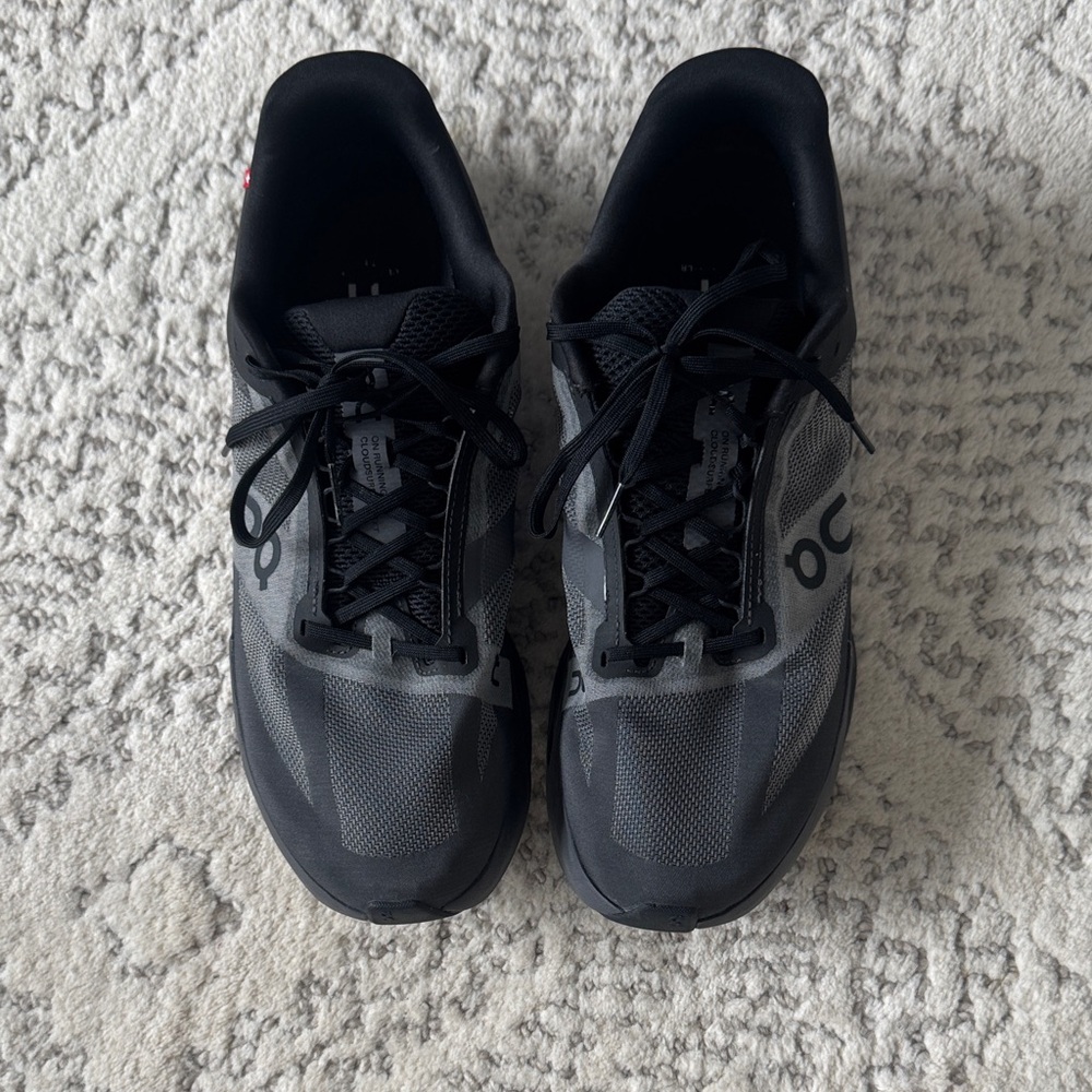On Running Men's Black and Gray Road Running Shoes